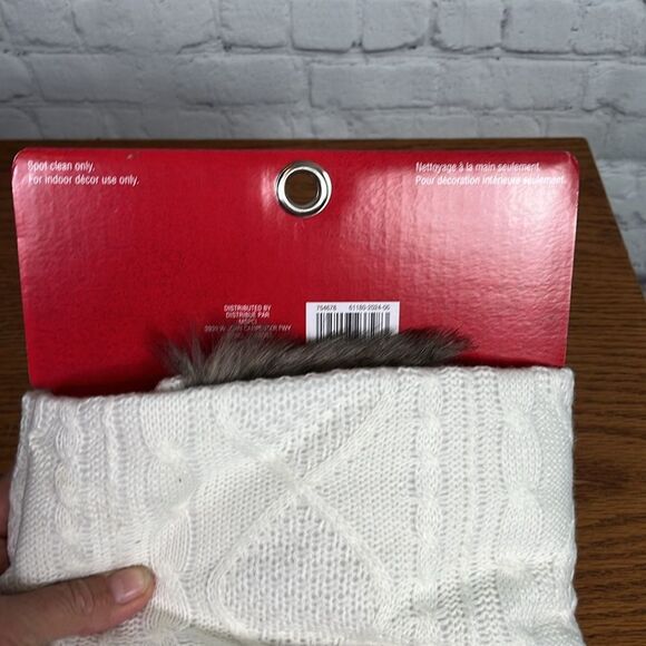 48 Inch Cream Knit/ Gray Faux Fur Tree Skirt. NWT - Picture 6 of 6